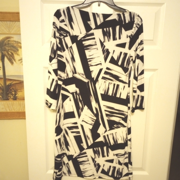 Apt 9 black and white abstract print dress. XS - Picture 2 of 5